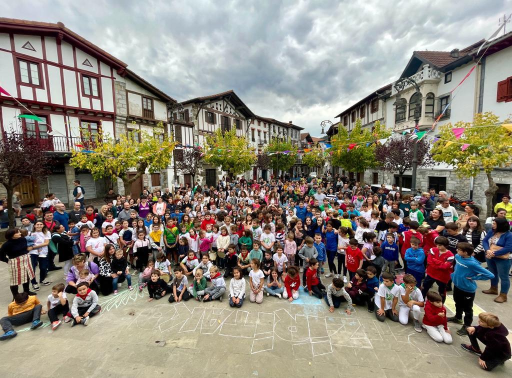 Fiesta de las Escuelas Públicas de Bortziriak en Lesaka